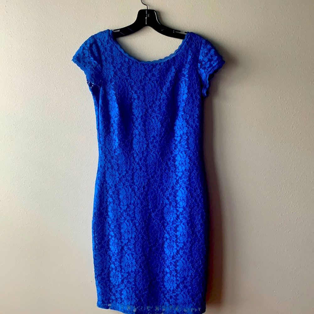 FLATTERING! blue lace dress - size 4